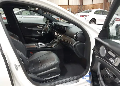 2018 Mercedes-Benz E 300 4Matic z USA, uszkodzony, nr VIN WDDZF4KB0JA392992